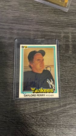1981 Donruss Gaylord Perry Signed Baseball Card