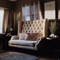 Upholstered loveseat button back bench