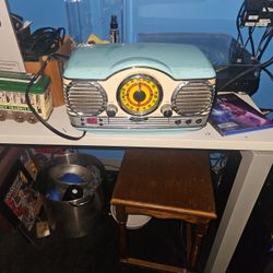 Vintage/new Cd And Radio Player 