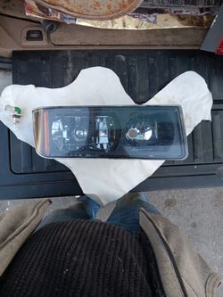 Chevy Avalanche Right Marker Light 00-02