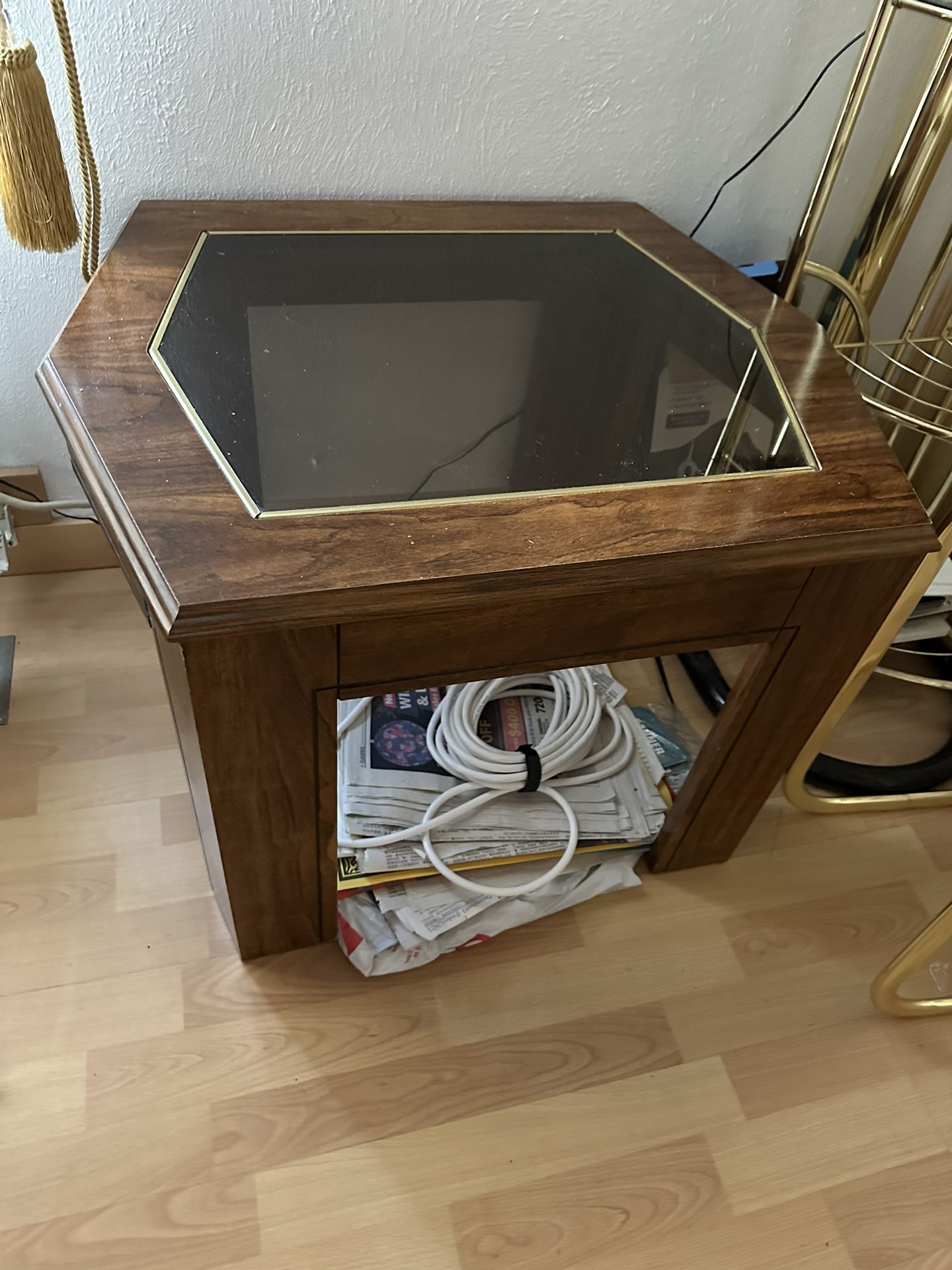 Wood/glass End Table