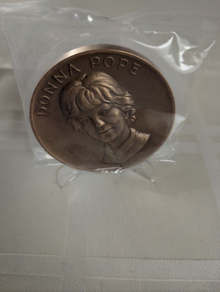 Donna Pope 3" Bronze US Mint Medal (FACTORY SEALED) w/Box & Display Stand