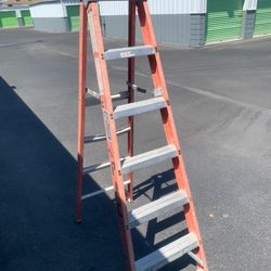 Louisville Ladder 6 ft Fiberglass Stepladder