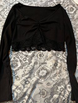 Black crop top w/lace, size M