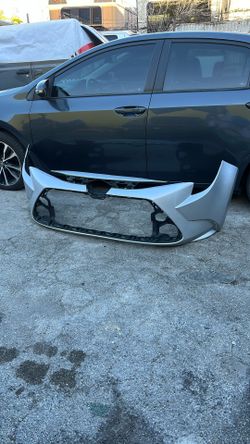2020 Toyota Corolla /Front bumper