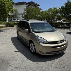2004 Toyota Sienna
