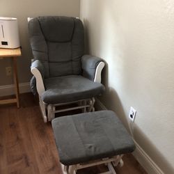 Rocking Chair With Footrest 
