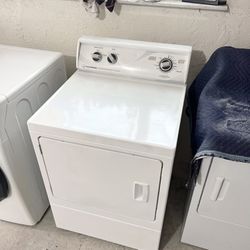 Speed queen, Electric dryer, drying machines, Clean and ready to go. 30 day guarantee. Delivery and installation is available for a fee. Delivery will