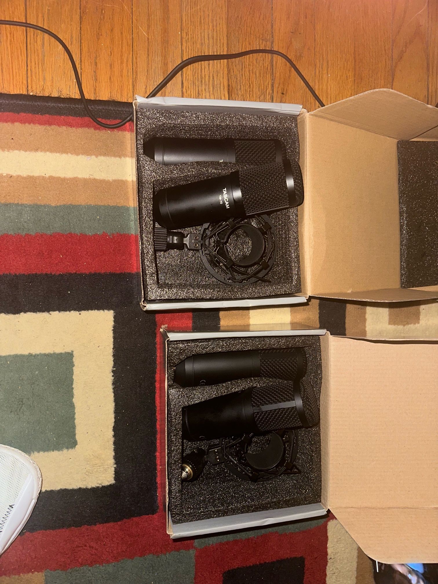 TASCAM TM-70 Professional Podcasting Dynamic Microphone