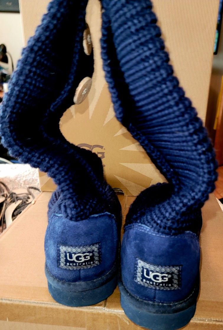 Woman Cardy Boot Size 8 UGG