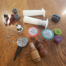 Lot Of Wine Stoppers & Accessories (15 Pcs)