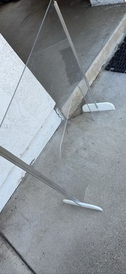 Retail plexiglass sneeze guard