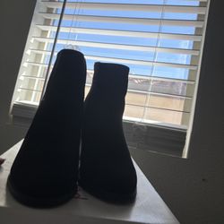 Black Boots 