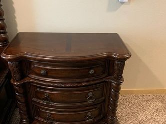 Queen size Bedrooms Set