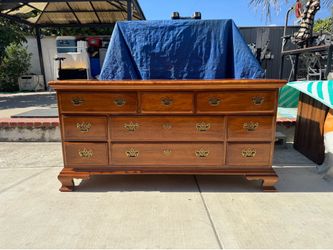 Dresser