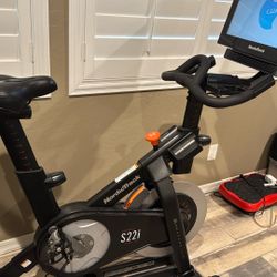 NordicTrack S22i Station bike with Nice Swivel Screen Great Condition