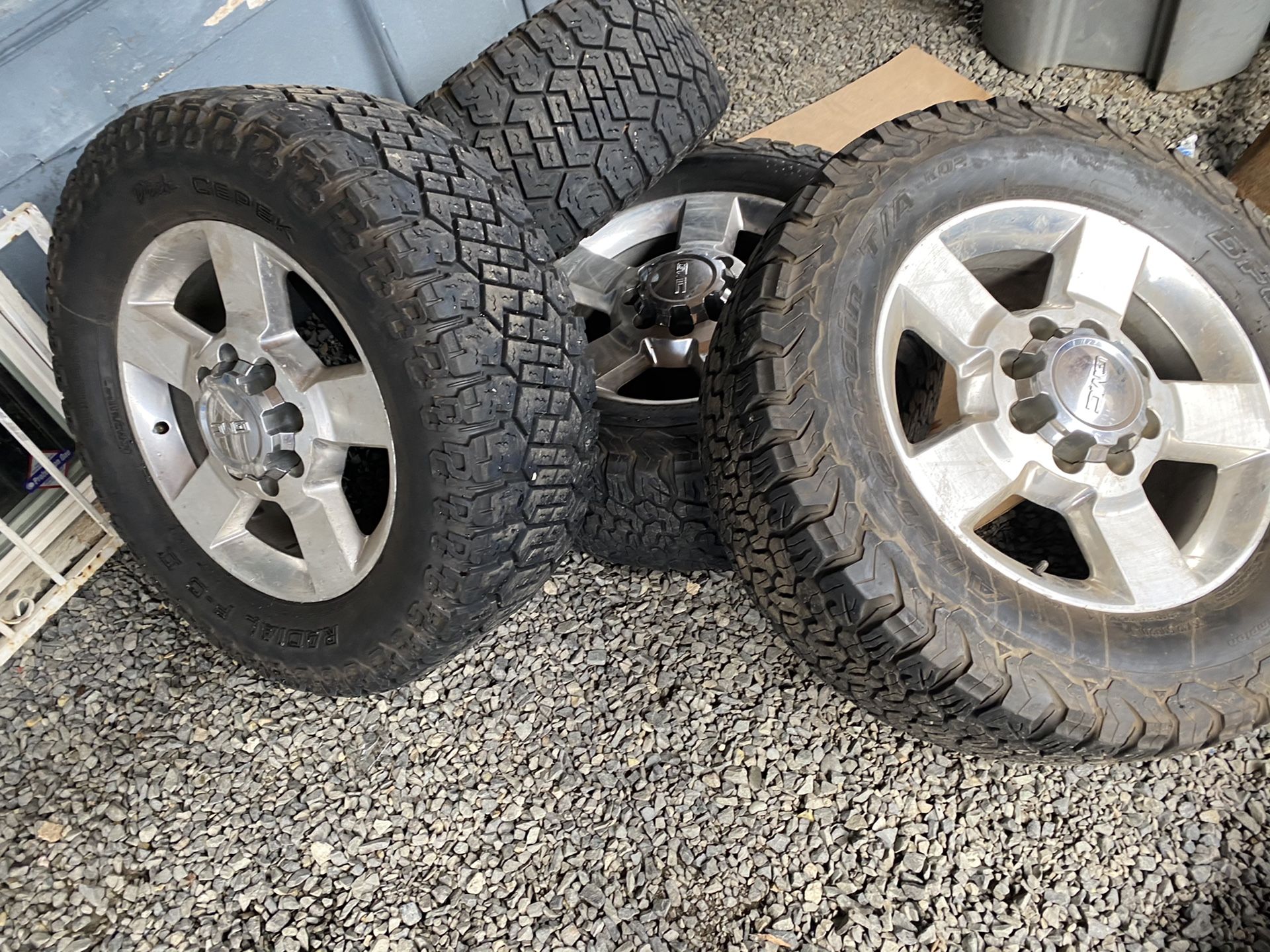 2018 Chevy 2500 3500 Silverado rims and tires 20