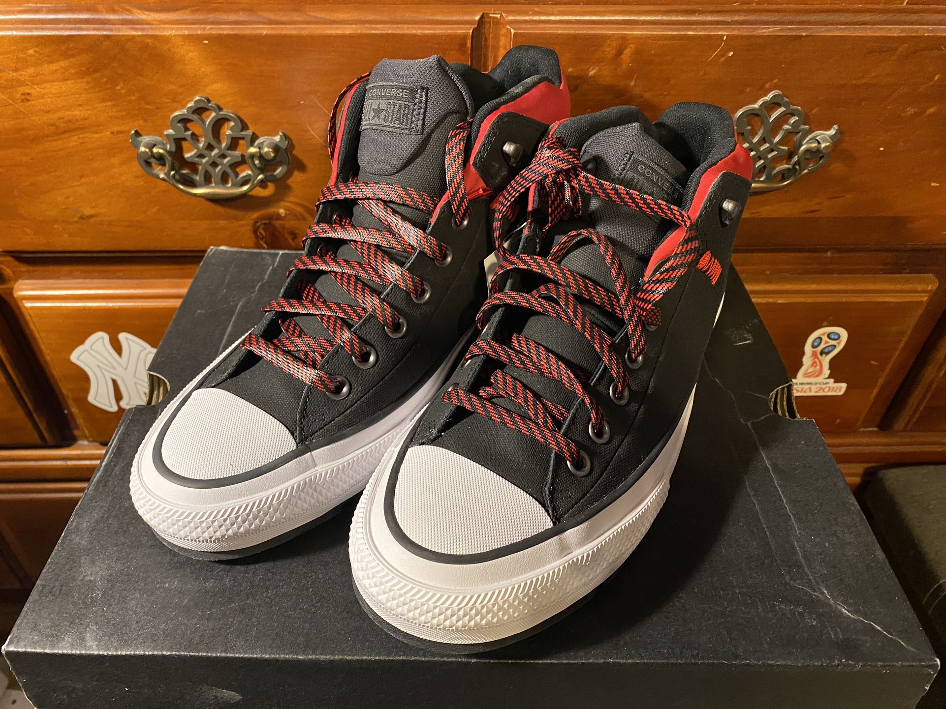 Converse Chuck Taylor All Star Street Boot Mid-Top Unisex Sneaker