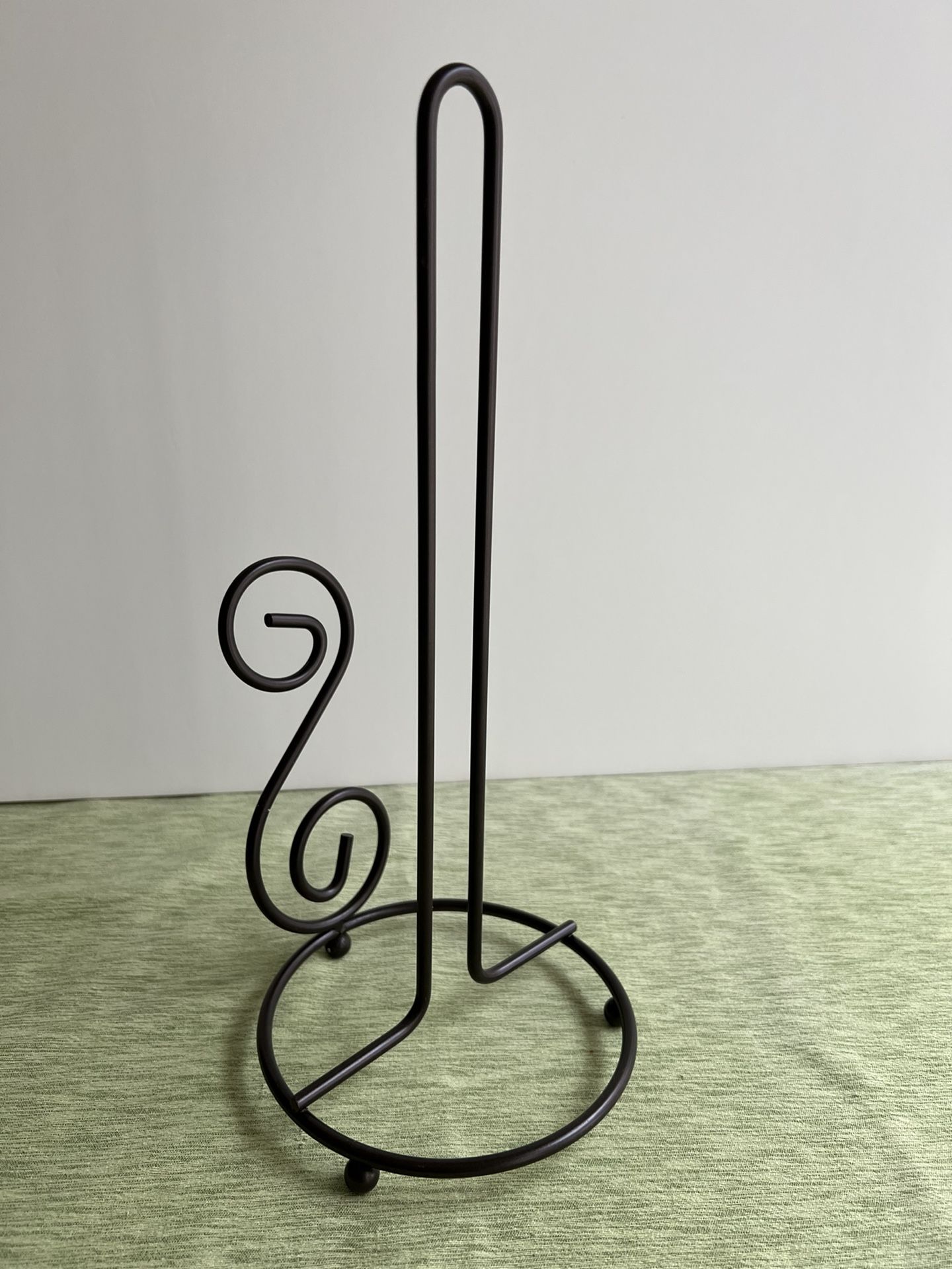 Paper towel holder