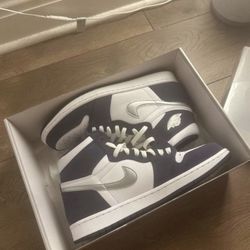 Air Jordan 1 Retro High OG Midnight Navy Size 10.5 MEN (VNDS) 2020