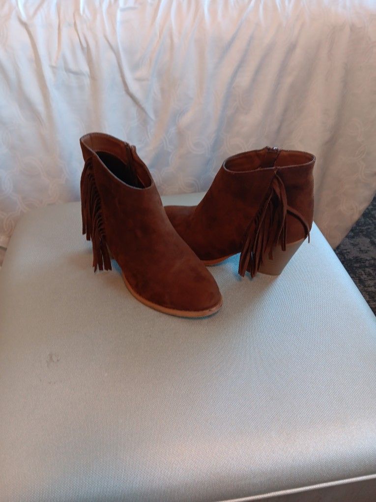 Size 8 Brown Fringe High Heels