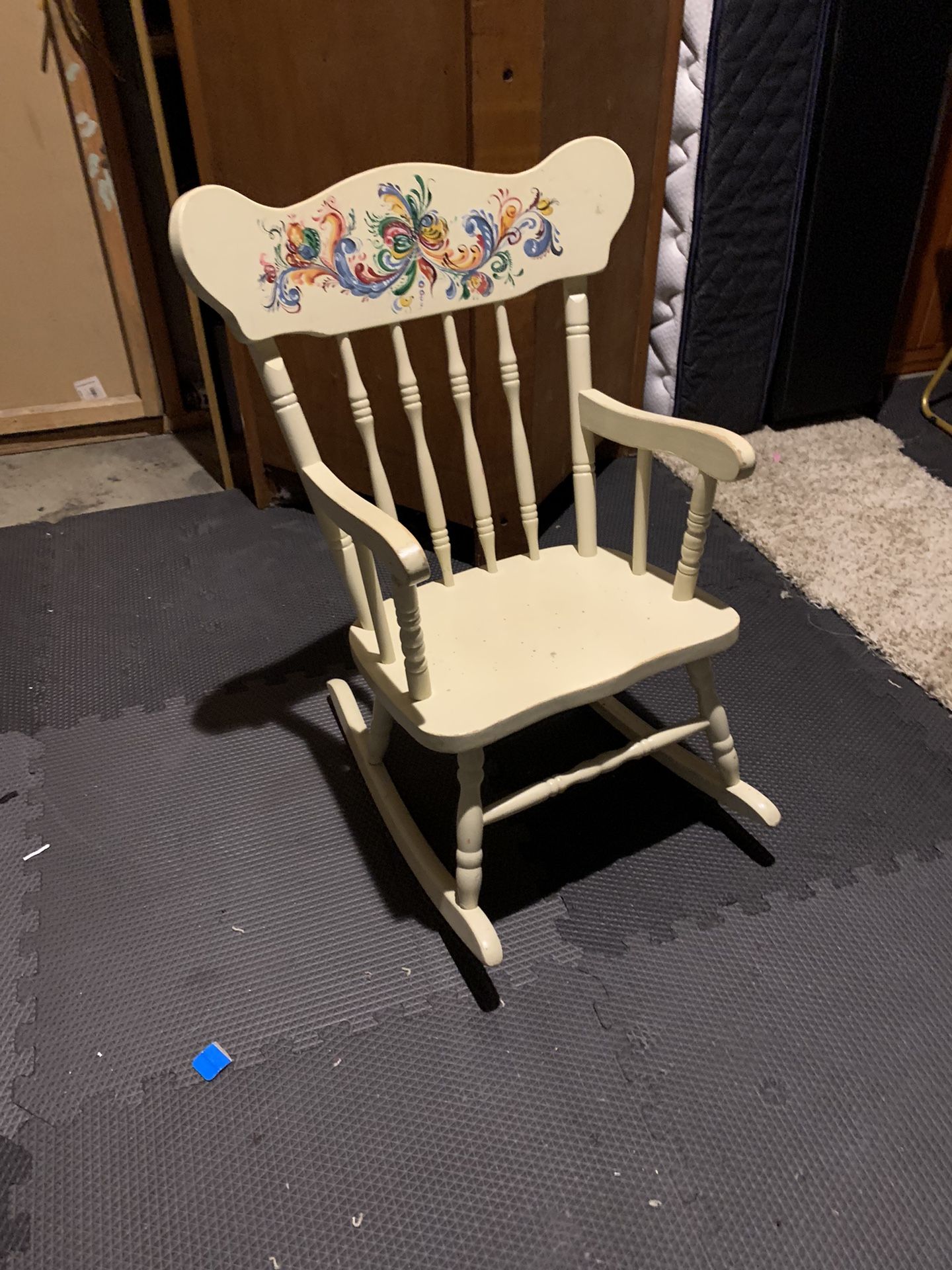Wooden Children’s Rocking Chair – Vintage Look