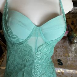 Fashion nova bodysuit in Sz small 💚