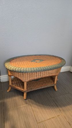 BEAUTIFUL RATTAN COFFE TABLE