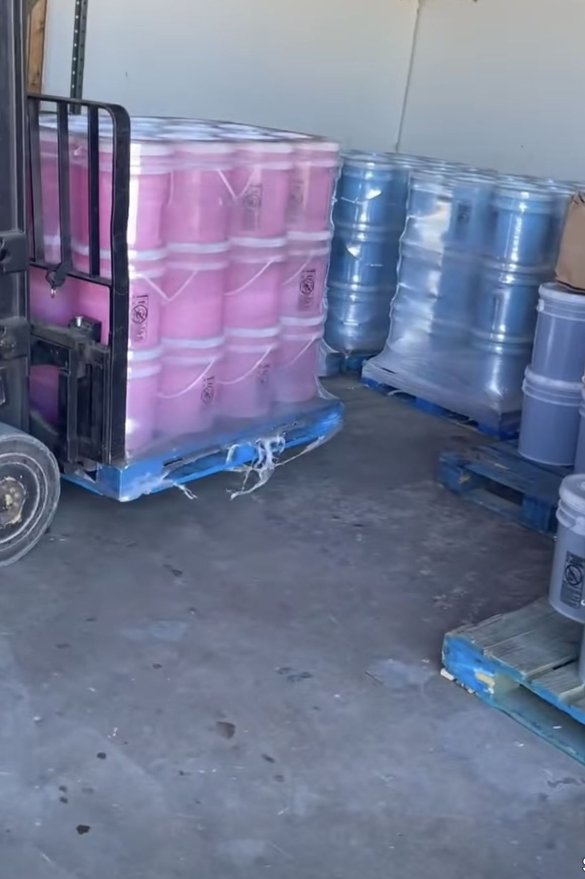5 Gallon Laundry Detergents, Fabric Softener And Cleaning Supplies