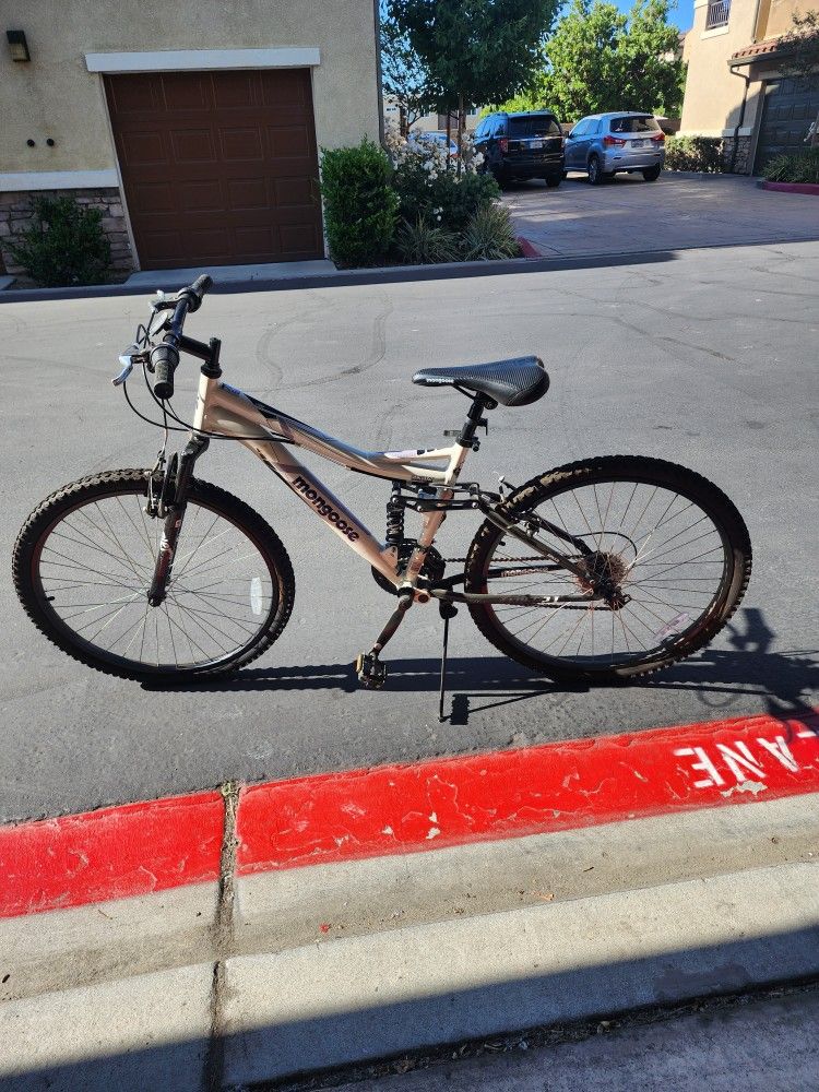 Mongoose Ledge 2.1 Mountain Bike 26 inch wheels 21 speeds womens frame white for Sale in Santee CA OfferUp