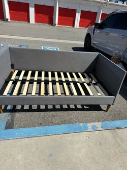 Day bed (WITH MATTRESS)