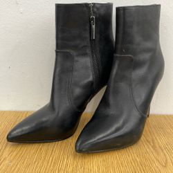 Michael Kors Women’s Black Boots. Item No 373 (Shopgoodwill)