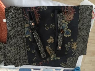 4 Chinese tablecloths