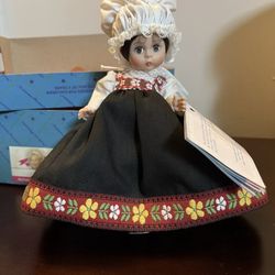 Vintage Madame Alexander France 590 International Doll 8" with box Little Women