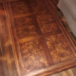 Beautiful Coffee And End Table.