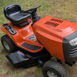 Ariens Riding Lawnmower 19hp 42in Deck 