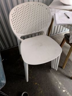 White garden chairs (4)