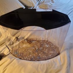 5 Gallon Fish Tank W/ Pebbles, Built In Light & Food