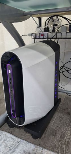 Alienware Gaming PC with 2 Alienware gaming monitors