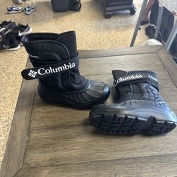 Columbia Snow Boots. Size 4 Kids