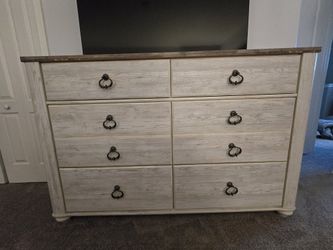 Ashley Furniture Willowton King Bedroom Set