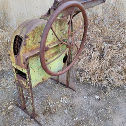 Antique John Deere No 1B Corn Sheller Farm Equipment Tool Yard Art