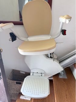 Acorn Superglide 130 Straight Stair Lift – Complete System – $650
