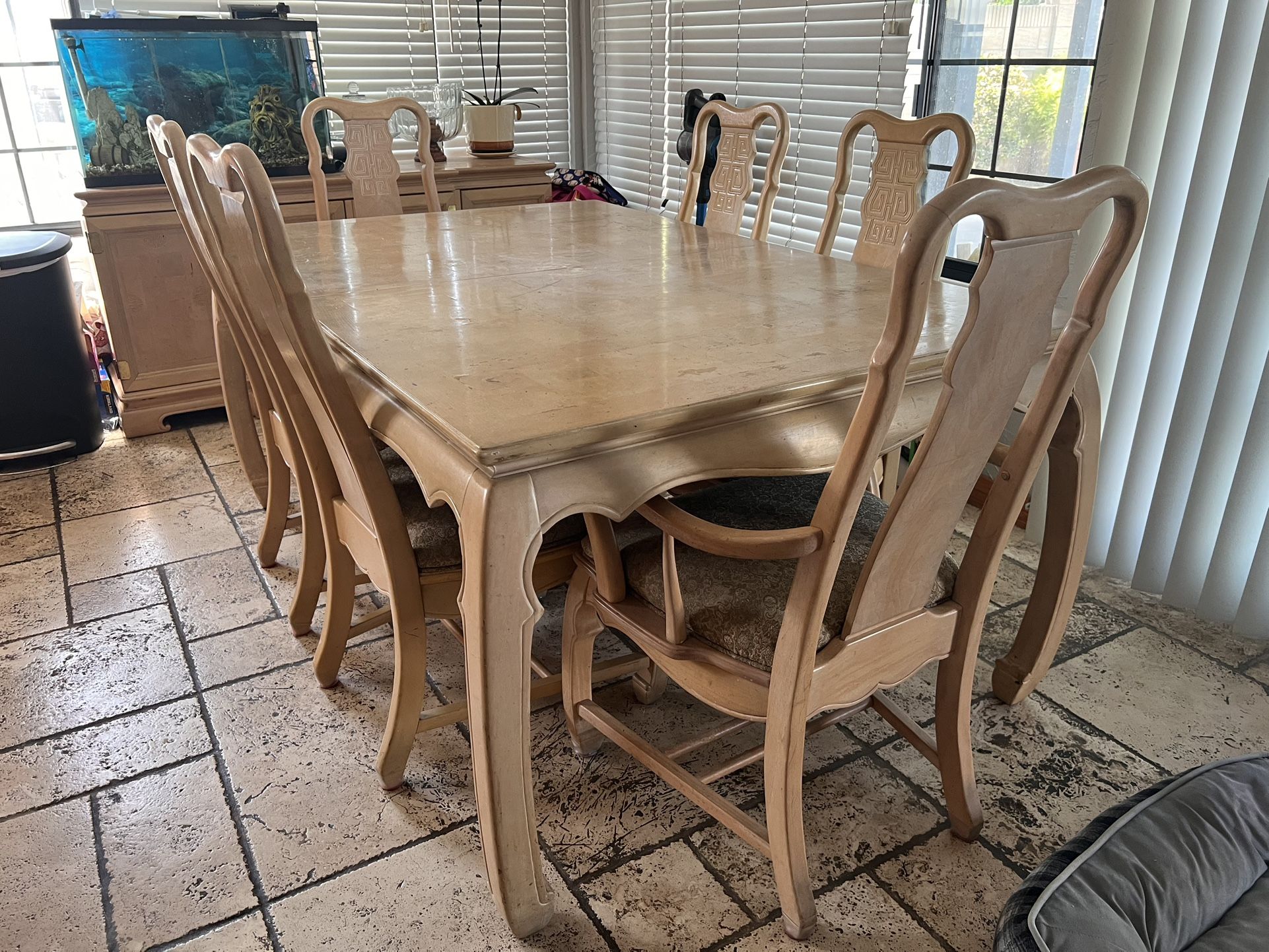 Extendable dining table w/ 6 chairs and matching buffet