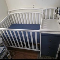 Baby crib 3 drawers and changing side comes with big bed