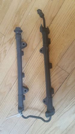 Hyundai fuel rail with regulator