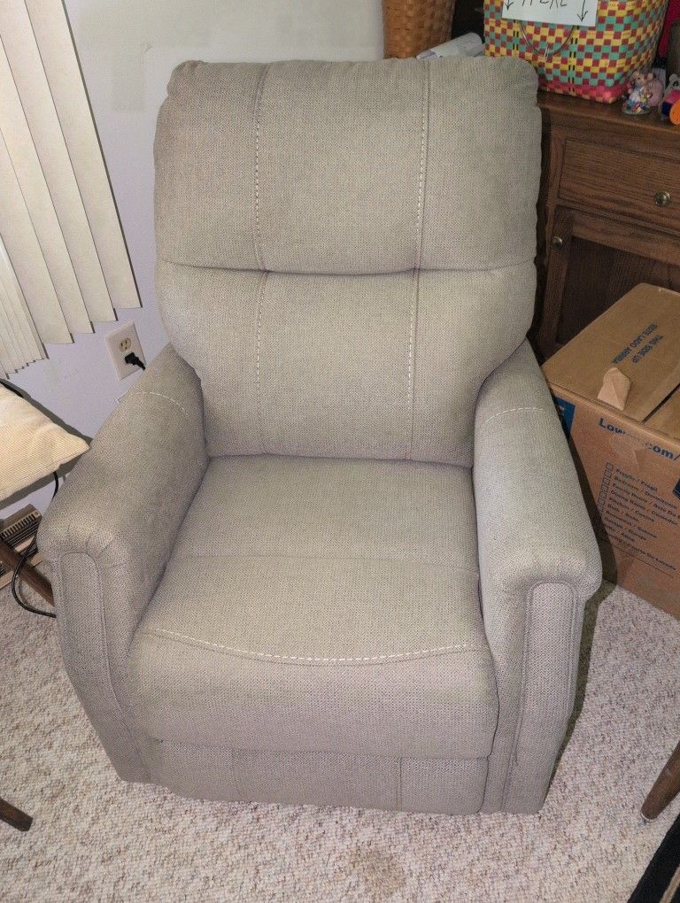 Power Lift /Recliner Chair by AshleyLike NEW