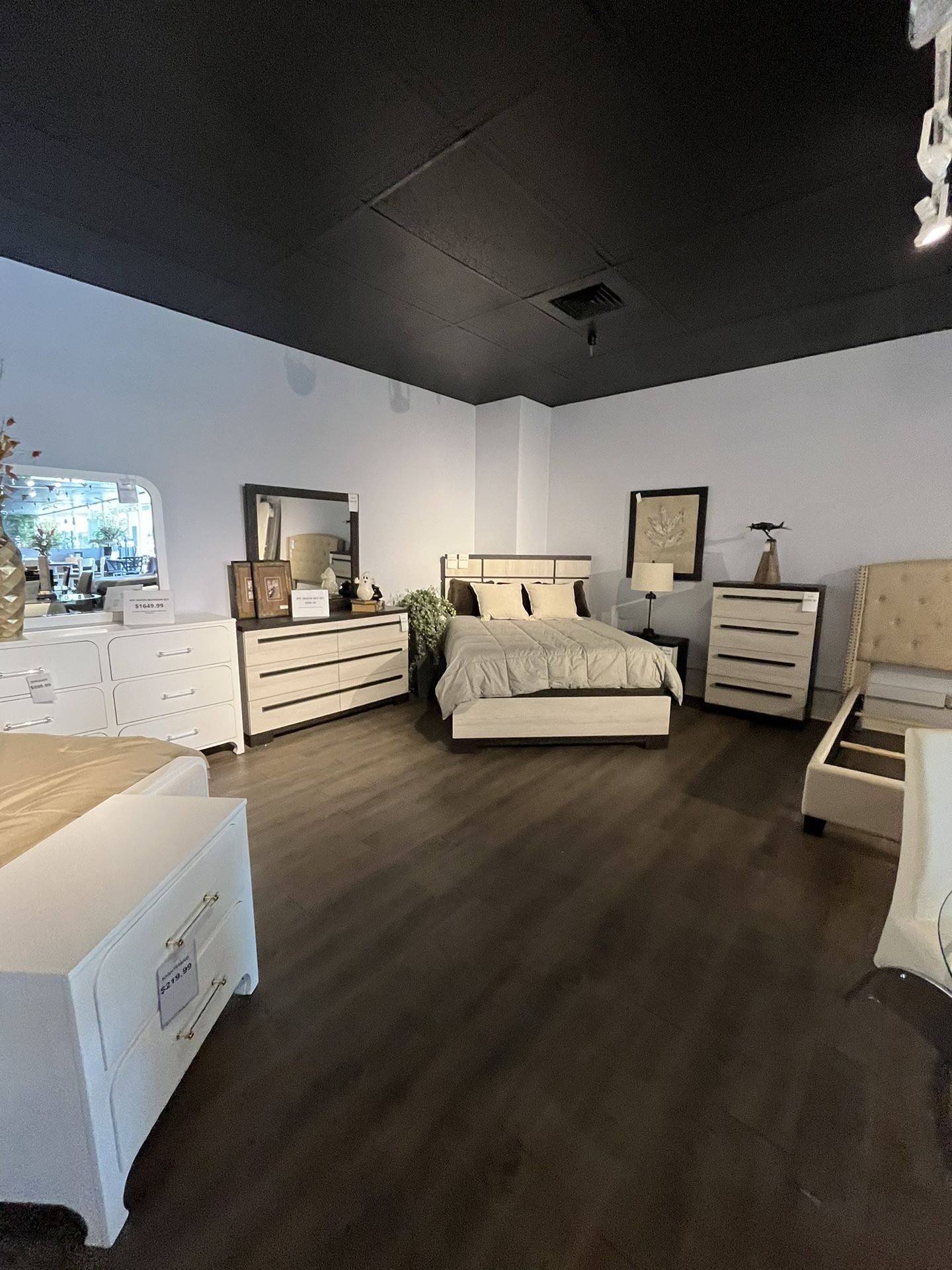 Queen Bed, Dresser, Mirror And Nightstand