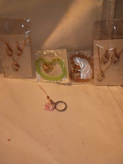 Hello kitty jewelry set and phone decor heart
