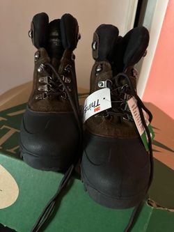 Snow boots